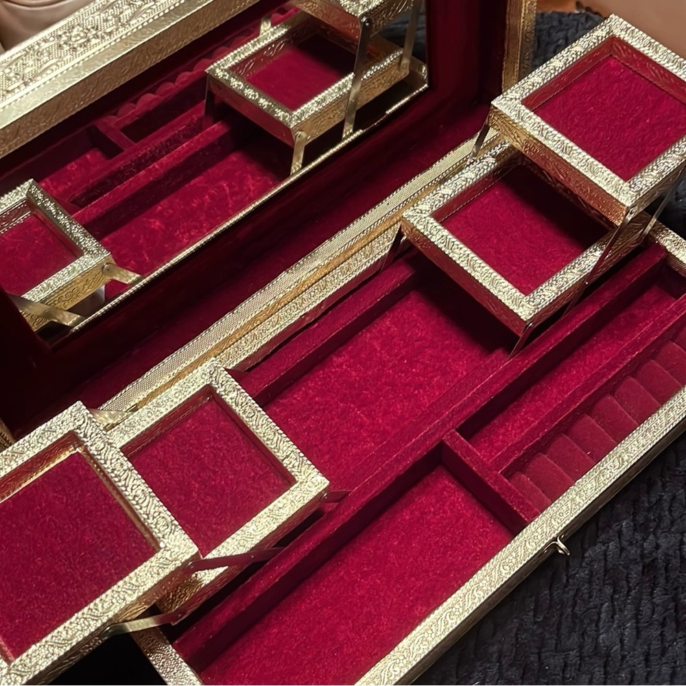 🌟NWT: Gold Chakra Jewelry Box